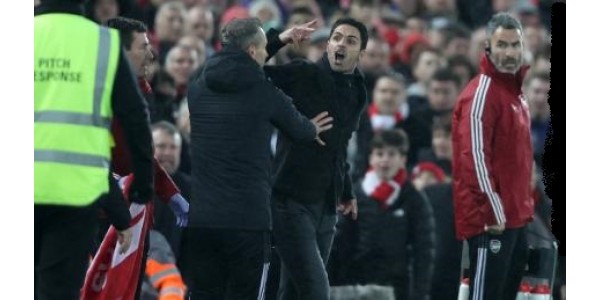 Mikel Arteta, qui a un esprit stable, a un élan de colère, ce qui peut mieux refléter le style de coaching